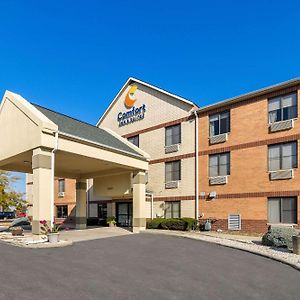 Comfort Inn & Suites Near Tinley Park Amphitheater